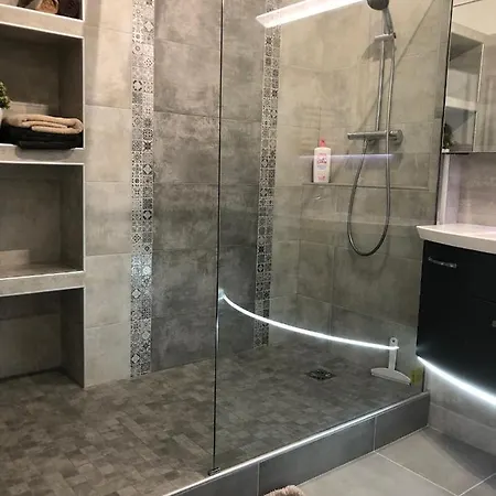 アパート Grand T3- Spacious 2Br Apartement With Free Parking Near City-Center Ideal Business & Reims Visits *