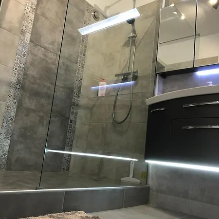 アパート Grand T3- Spacious 2Br Apartement With Free Parking Near City-Center Ideal Business & Reims Visits