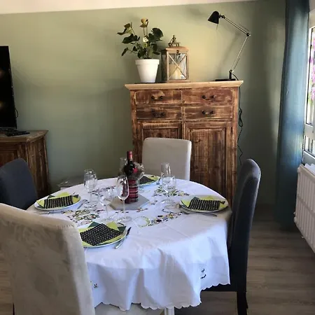 アパート Grand T3- Spacious 2Br Apartement With Free Parking Near City-Center Ideal Business & Reims Visits